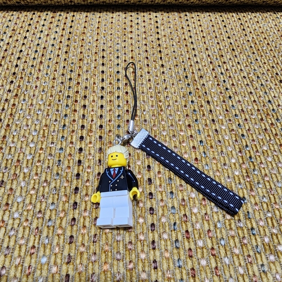 [NEW] LEGO Airport Pilot with Red Tie, Ponytail Hair Keychain - Picture 1 of 5